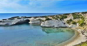 Beach nearby - Holiday Home 'Villa Due Archi' with Sea View, Private Terrace and Private Garden (S'Archittu)