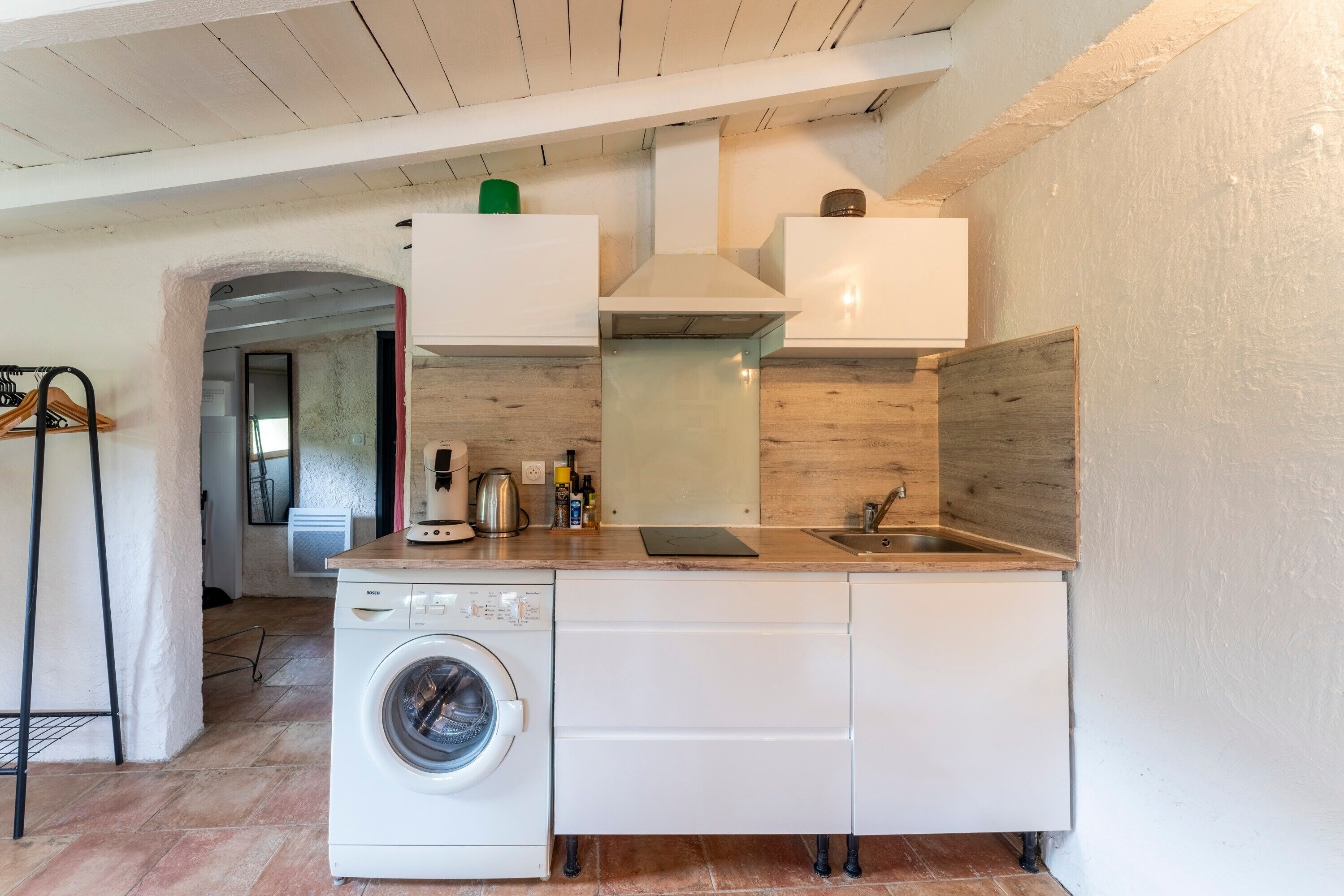 Refrigerador, placa de cocina, cafetera/tetera, tetera/pava eléctrica