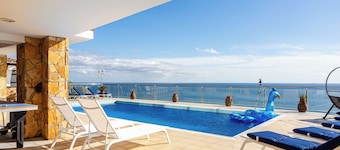 Villa Bergantin met zeezicht, zwembad & Wi-Fi