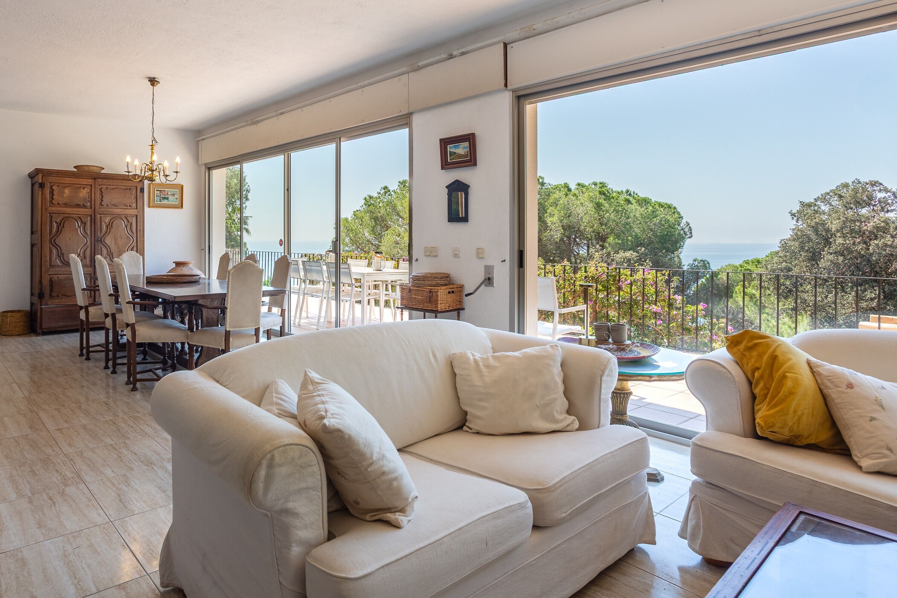 TV, fireplace, DVD player