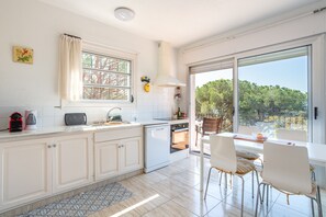 Refrigerador, horno, parrilla de estufa y lavavajillas 