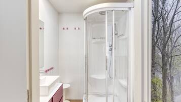 Shower, towels