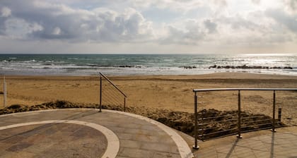 Apartment 'Casa Montecristo' with Air Conditioning, 50 Meters from the Sea