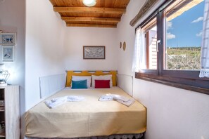 1 bedroom, iron/ironing board, free WiFi, bed sheets - Holiday Apartment "Savvas's Traditional House Paros" with Sea View, Shared Terrace & Wi-Fi (?????)