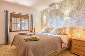 2 bedrooms, free WiFi, bed sheets - Villa "Bodine" with Sea View, Shared Pool & WiFi (Calpe)