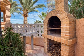Terrace/patio - Villa "Bodine" with Sea View, Shared Pool & WiFi (Calpe)