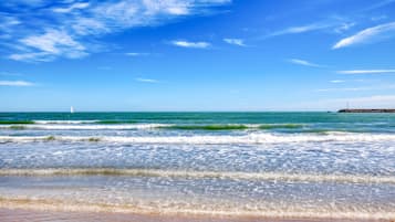 Una spiaggia nelle vicinanze