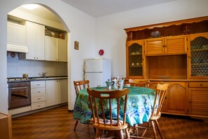 Dining - Apartment 'Villa Rodolfo' with Private Terrace, Private Garden and Air Conditioning (Castiglione della Pescaia)