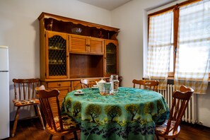 Dining - Apartment 'Villa Rodolfo' with Private Terrace, Private Garden and Air Conditioning (Castiglione della Pescaia)