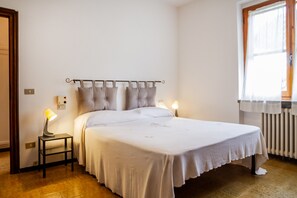 2 bedrooms, iron/ironing board, bed sheets - Apartment 'Villa Rodolfo' with Private Terrace, Private Garden and Air Conditioning (Castiglione della Pescaia)