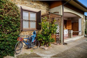 Exterior - Apartment 'Villa Rodolfo' with Private Terrace, Private Garden and Air Conditioning (Castiglione della Pescaia)