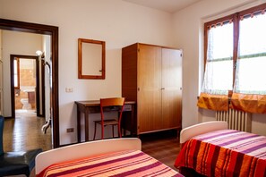 2 bedrooms, iron/ironing board, bed sheets - Apartment 'Villa Rodolfo' with Private Terrace, Private Garden and Air Conditioning (Castiglione della Pescaia)