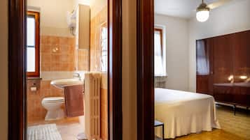 2 chambres, fer et planche Ă  repasser, draps fournis