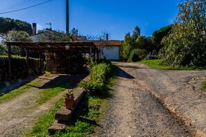 Property grounds - Apartment 'Villa Rodolfo' with Private Terrace, Private Garden and Air Conditioning (Castiglione della Pescaia)