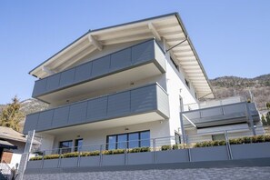 Exterior - Apartment 'Residence Soleluna - Loft Sirio' with Mountain View and Private Terrace (Roisan)