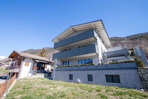 Exterior - Apartment 'Residence Soleluna - Loft Sirio' with Mountain View and Private Terrace (Roisan)