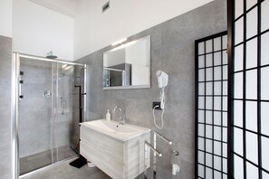 Shower, hair dryer, towels - Apartment 'Residence Soleluna - Loft Sirio' with Mountain View and Private Terrace (Roisan)