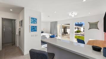 House | 4 bedrooms, iron/ironing board, free WiFi