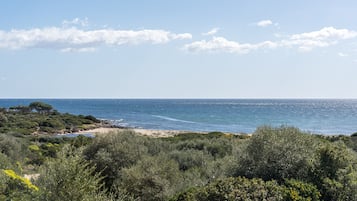 Una spiaggia nelle vicinanze