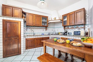 Exclusive-Haus | Eigene Küche | Großer Kühlschrank, Mikrowelle, Espressomaschine, Wasserkocher
