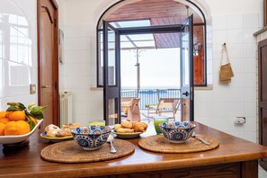 Exclusive-Haus | Eigene Küche | Großer Kühlschrank, Mikrowelle, Espressomaschine, Wasserkocher