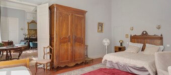 Apartment 'La Suite Barbes' with Shared Garden, Balcony and Wi-Fi