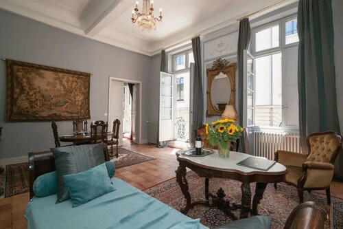 Apartment 'La Suite Barbes' with Shared Garden, Balcony and Wi-Fi