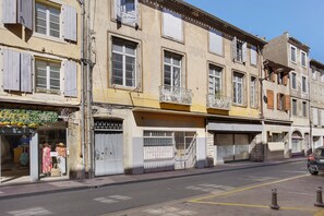 Exterior - Apartment 'La Suite Barbes' with Shared Garden, Balcony and Wi-Fi (Carcassonne)