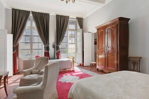 Room - Apartment 'La Suite Barbes' with Shared Garden, Balcony and Wi-Fi (Carcassonne)