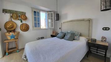 2 slaapkamers, een strijkplank/strijkijzer, gratis wifi, beddengoed