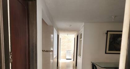 Apartamento Amoblado Amplio de 4 Habitaciones Segundo Piso - Ubicación Central