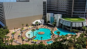 Piscine couverte, piscine extérieure