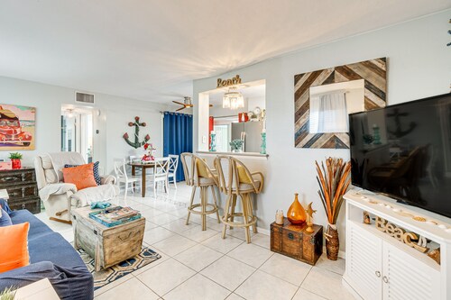 Port Charlotte Paradise w/ Private Outdoor Oasis!