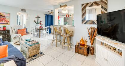 Port Charlotte Paradise w/ Private Outdoor Oasis!