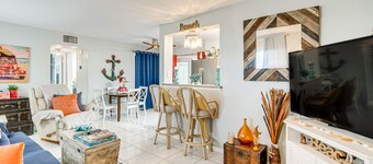 Port Charlotte Paradise w/ Private Outdoor Oasis!