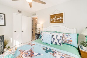 3 Schlafzimmer, Schreibtisch, Bügeleisen/Bügelbrett, Reisekinderbett