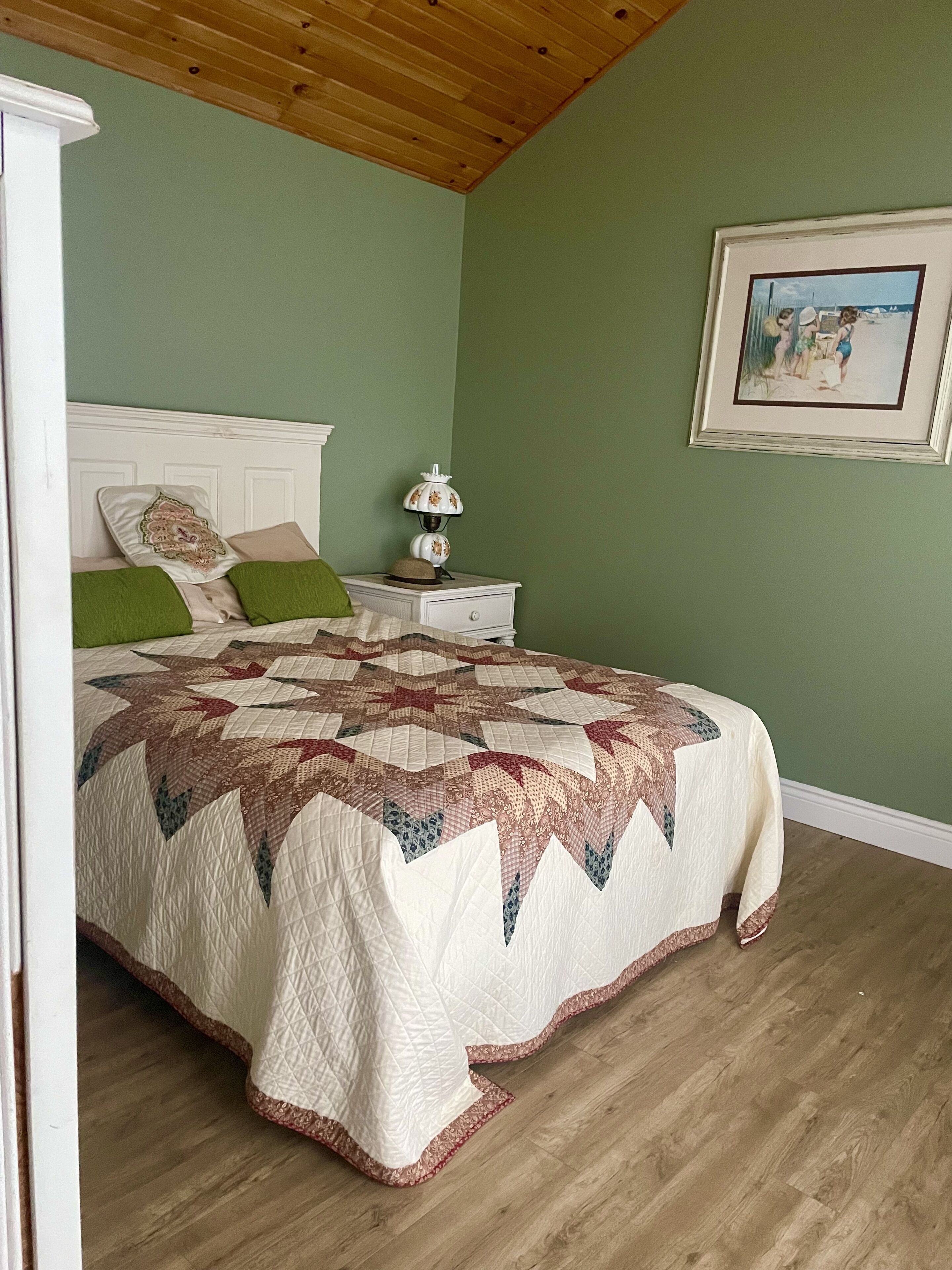 3 habitaciones, tabla de planchar con plancha, wifi y ropa de cama 