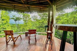 Outdoor dining - Open Cabin in the Jungle, sea View, Campfire and Breakfast (Punto Jimenez)