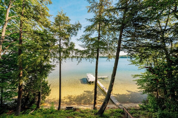 On the beach - Spacious Waterfront Home on Long Lake (Traverse City)