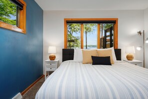 4 bedrooms, iron/ironing board, free WiFi, bed sheets - Spacious Waterfront Home on Long Lake (Traverse City)