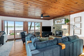 Smart TV - Spacious Waterfront Home on Long Lake (Traverse City)