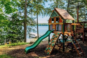 Children’s area - Spacious Waterfront Home on Long Lake (Traverse City)