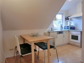 Dining - Ferienwohnung F18 - 2-zi. Fewo im Dachgeschoss für 3 Personen mit Wlan (Graal-Müritz)
