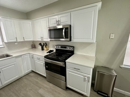 Brand new- just remodeled! Adjustable base beds! Close to Ft. Sill!High end Home