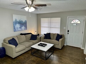 Smart TV - Brand new- just remodeled! Adjustable base beds! Close to Ft. Sill!High end Home (Lawton)