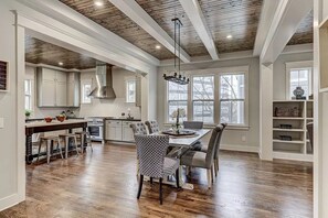 Dining - Cozy sprawling home nestled just outside downtown Nashville, Hillsboro West end (Nashville)