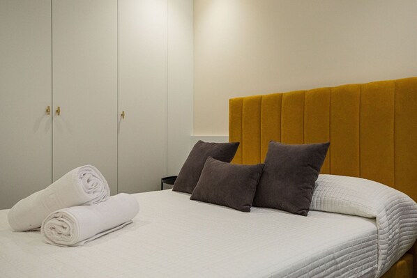 2 bedrooms, iron/ironing board, travel cot, free WiFi