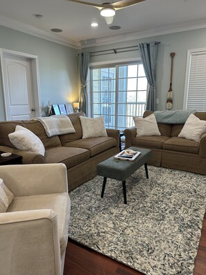 Smart TV, fireplace - Windswept Dr  Condo in a quiet, golf course community close to Rehoboth Beach (Millsboro)