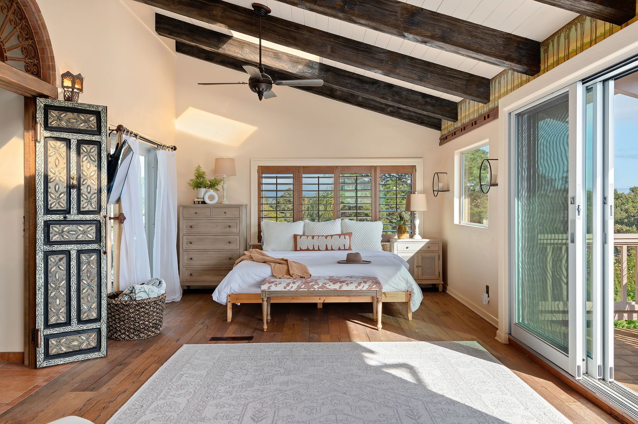 3 quartos, ferros/tábuas de passar roupa, Wi-Fi, roupa de cama