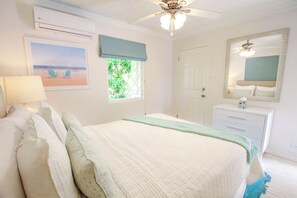 4 bedrooms, iron/ironing board, WiFi, bed sheets - Stunning Villa 2 Mins to Beach - Coral House (Gibbes)